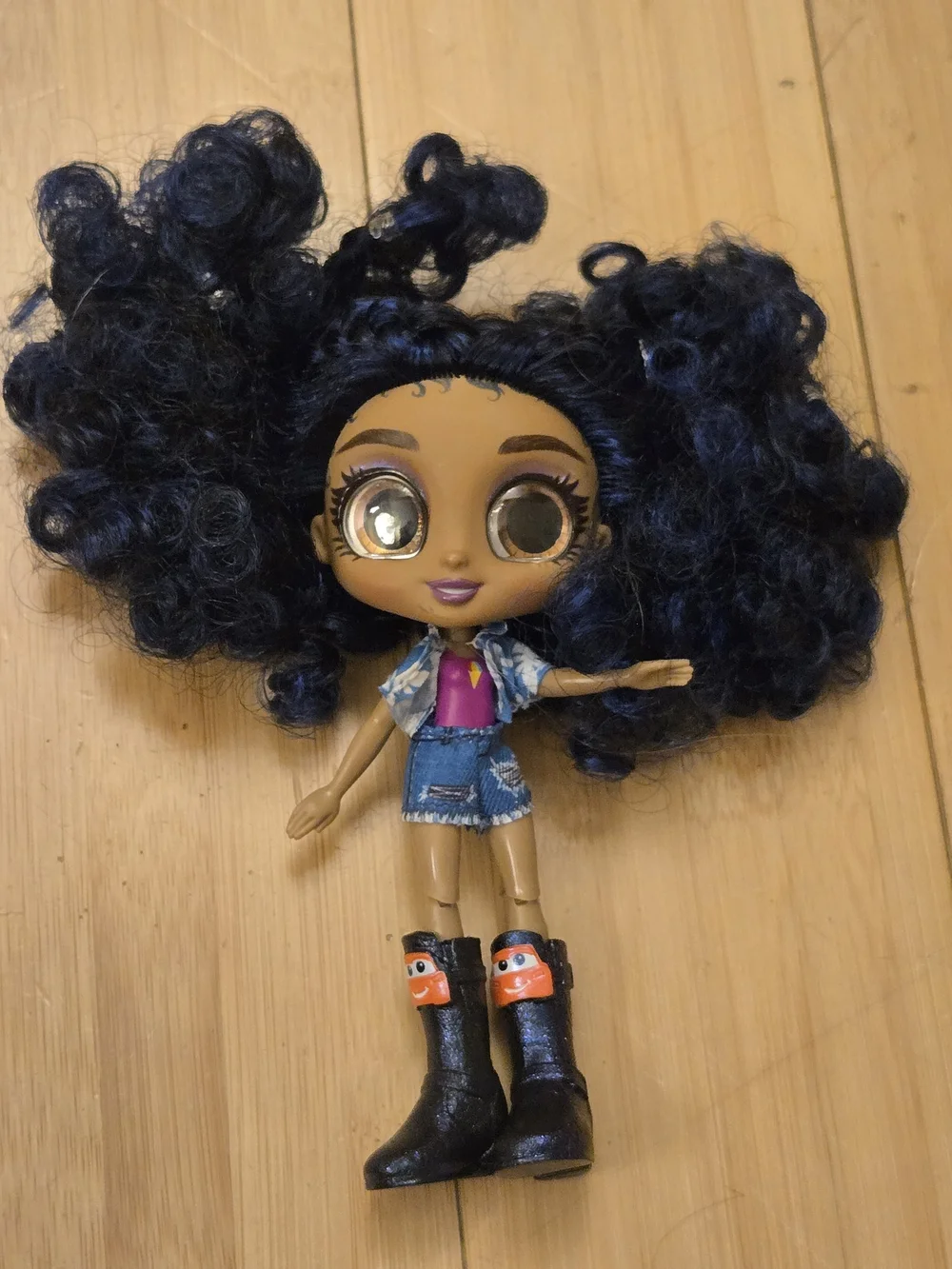 Yellow-Haired Fashion Doll with Curly Hair and Trendy Outfit